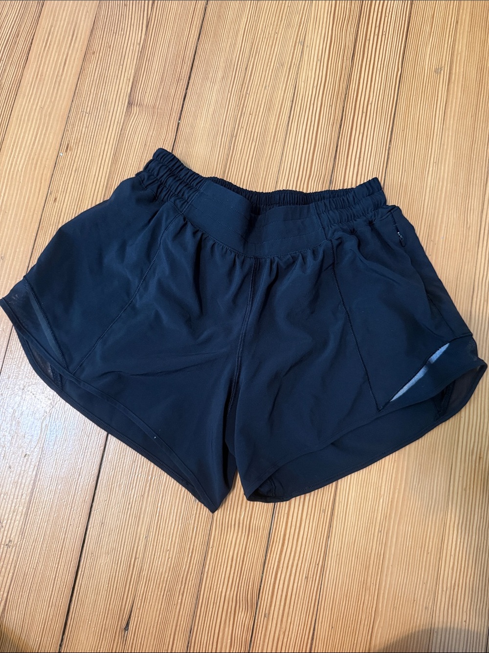 Lululemon Women’s Black Hotty Hot 4inch Low Rise Size 6